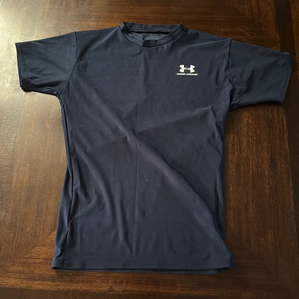 XL shoet sleeve under armour shirt